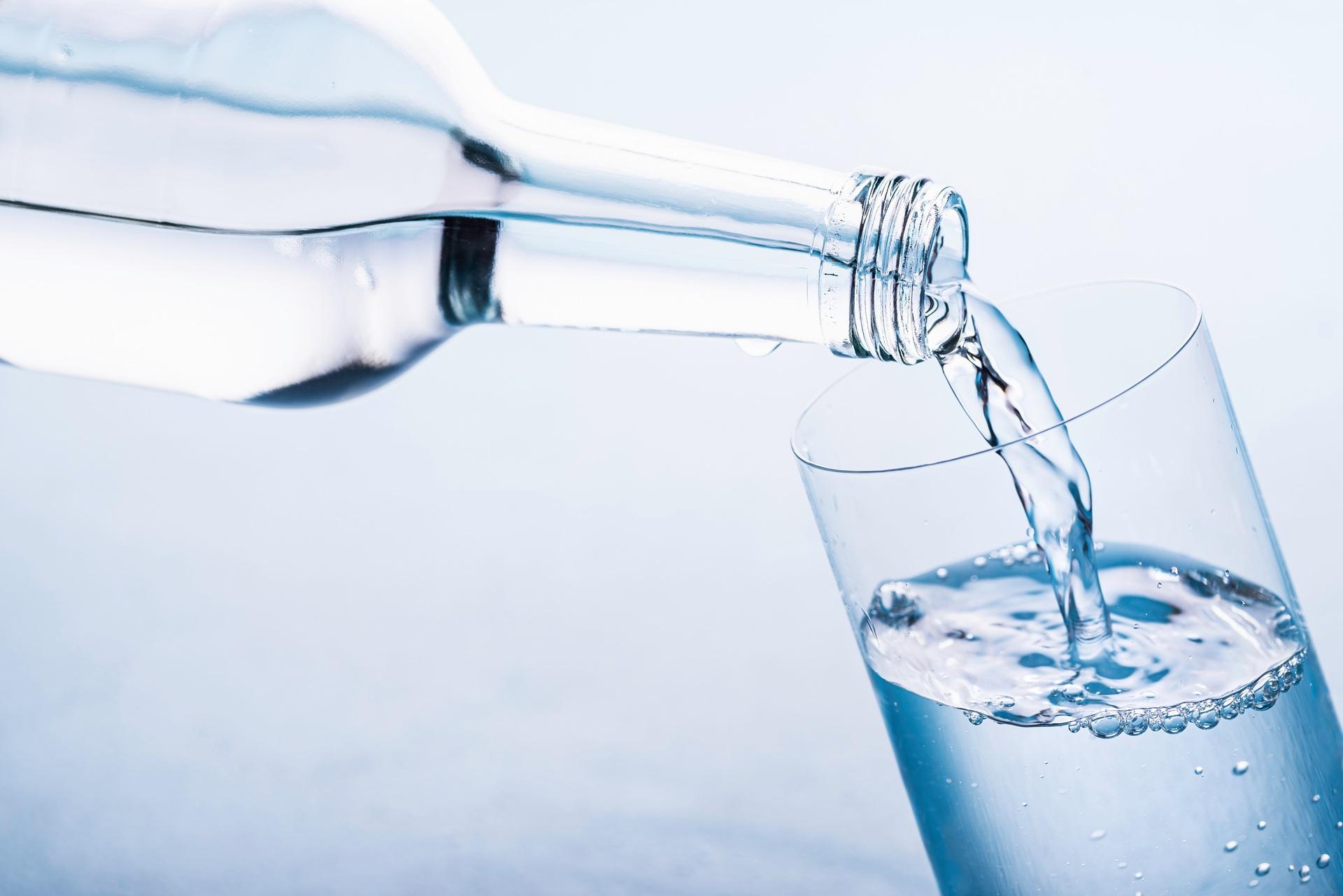 Trinkwasser aus Glasflasche | Regenwassertank Komplettset