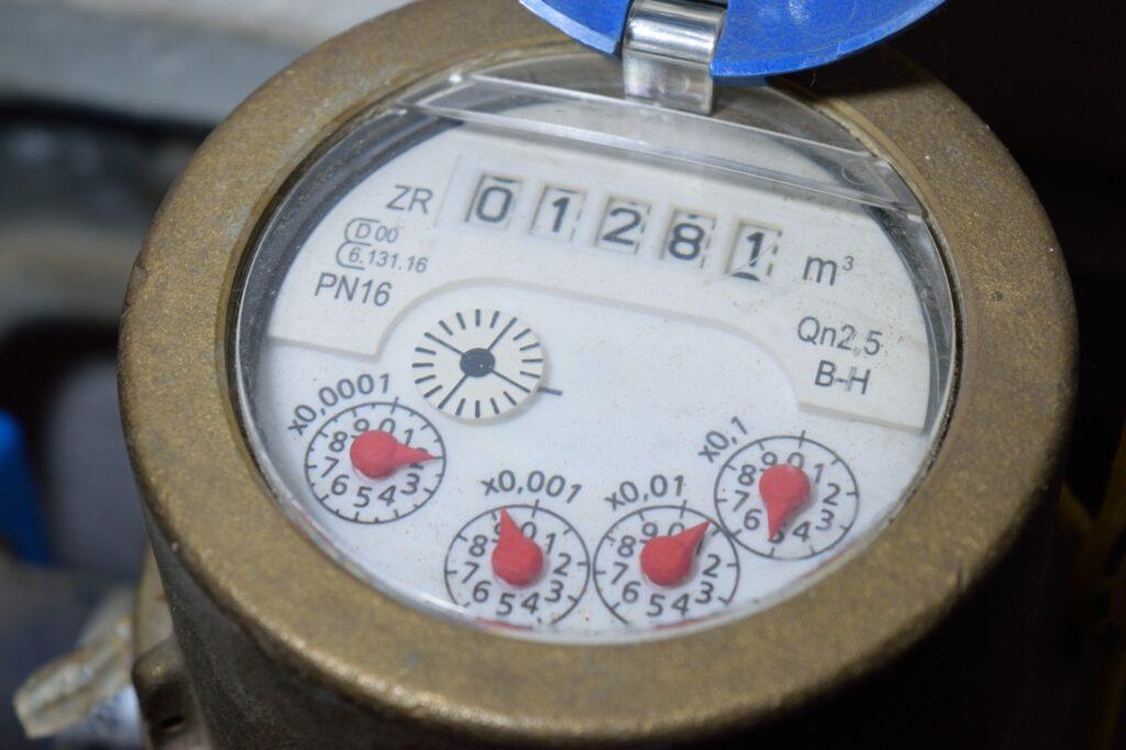 Mechanischer Wasserzaehler zeigt Verbrauch | Regenwassertank Komplettset